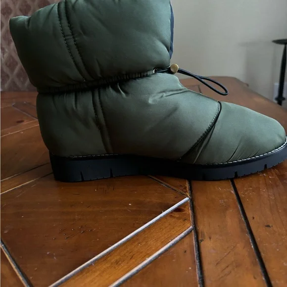 J. Crew heavy quilted water repellent booties - Picture 7 of 9